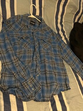 Men’s pearl snap flannel